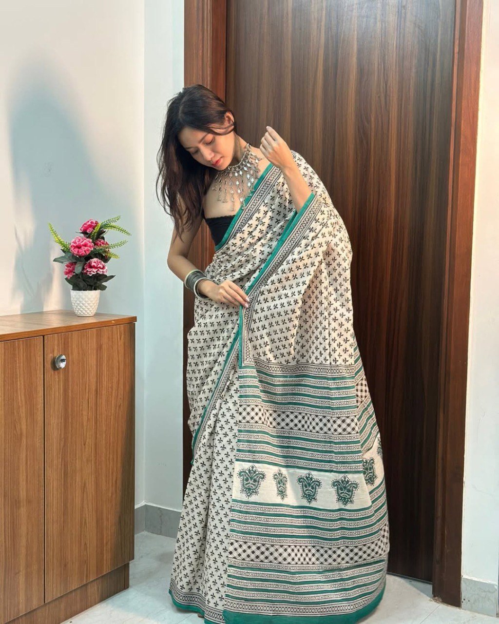 Pre-Stitched Mul Cotton Saree with Unstitched Silk Blouse - Image 5